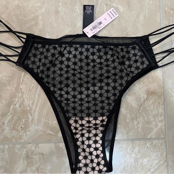 Victoria’s Secret Satin Lace Bralette Front Closure+Tanga Party Set Black/Cream. - Picture 7 of 10